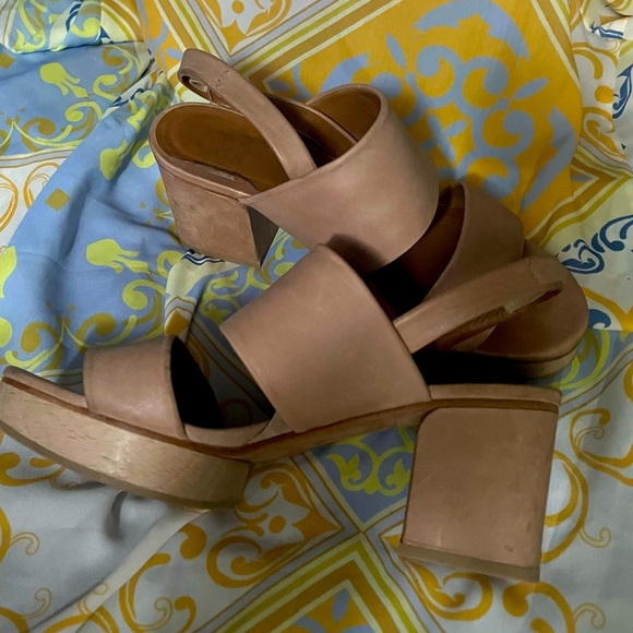 Coclico platform sandals! Crafted from luxurious, buttery soft Italian leather💖 - Picture 4 of 7